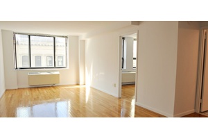 ABSOLUTELY GORGEOUS SHARE 3 BED/ 2BATH IN SOHO!!**LOCATED ON MOTT/PRINCE**FOR NOW!