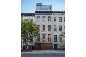 A truly one-of-a-kind Townhouse WITH ATTACHED CARRIAGE HOUSE