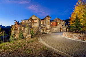 Ski in Ski out single family home