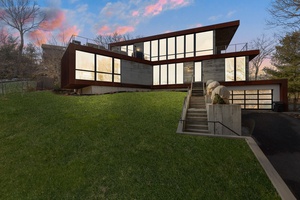 Beautiful Modern with Water Views