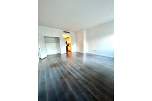 Luminous Alcove Studio Apartment featuring Soaring Ceilings, Gourmet Kitchen, an Open Layout - NO FEE – Washer Dryer In Unit – Central Air Heat/AC
