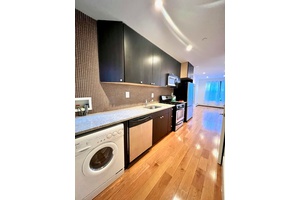 Spacious Bright Studio open floor plan with High Ceilings, Ultra Wide Plank Hardwood Floors, Huge Oversized Marble Bathroom NO FEE – Washer Dryer In Unit – Pet Friendly