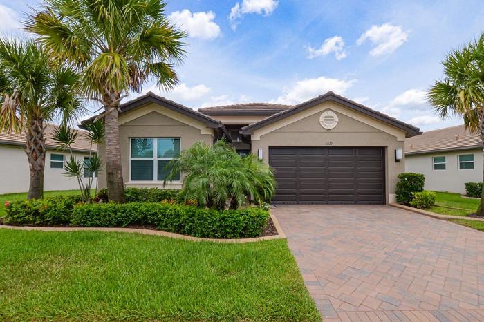 Looking for a home in paradise ?
