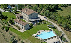 Umbria near Todi for sale splendid renovated property with outbuilding, swimming pool, garden with stunning views of the Umbrian countryside