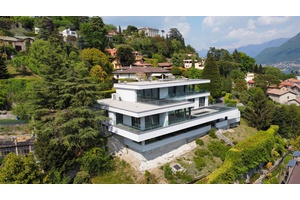 UNIQUE VILLA COMO CITY