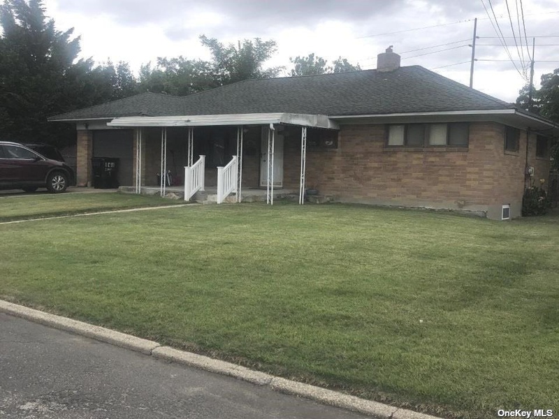 1081 Thompson Drive, Bay Shore, New York, 11706 3 BR for sale