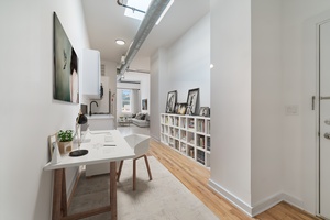 Stunning 1 Bedroom Apartment W/Den Space! Soaring High Ceilings, Central AC Units, Washer/Dryer In Unit, Shared Backyard!