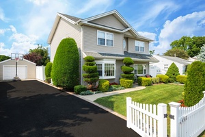 Stunning Center Hall Colonial in Plainedge School District