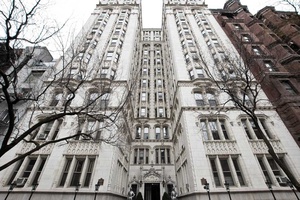 RARELY AVAILABLE ONE BEDROOM 1.5 BATH AT 36 GRAMERCY PARK EAST