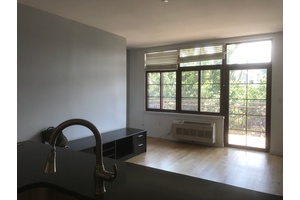 Sunny 1000 sq foot 2Bed 2Bath and Outdoor space!