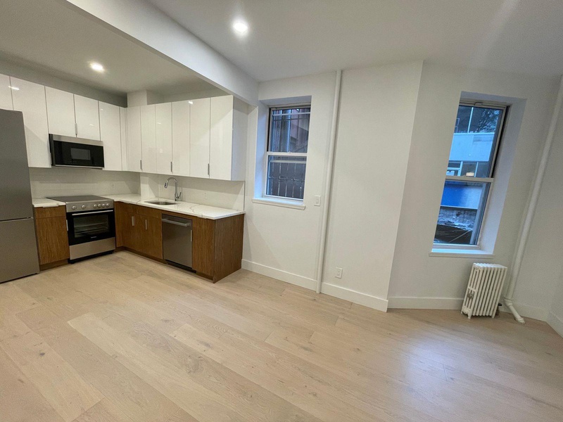 27 Saint Marks Place, New York, NY, 10003 4 BR for rent, apartment