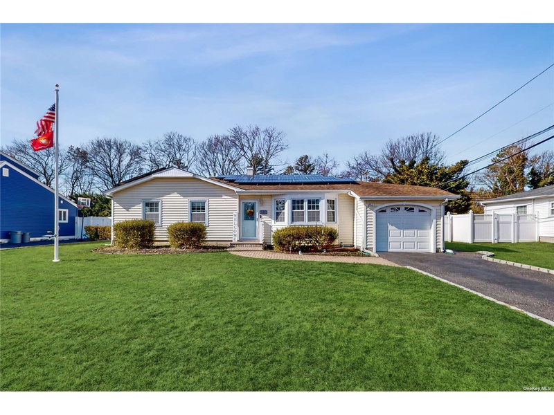 138 Greenbelt Parkway, Holbrook, NY, 11741 3 BR for sale, Residential