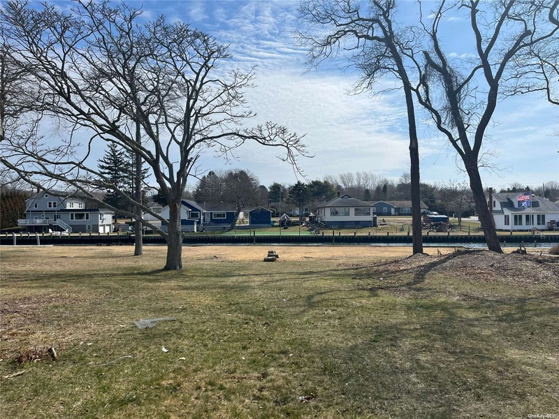 22 Red Bridge Road, Center Moriches, NY, 11934 4 BR for sale