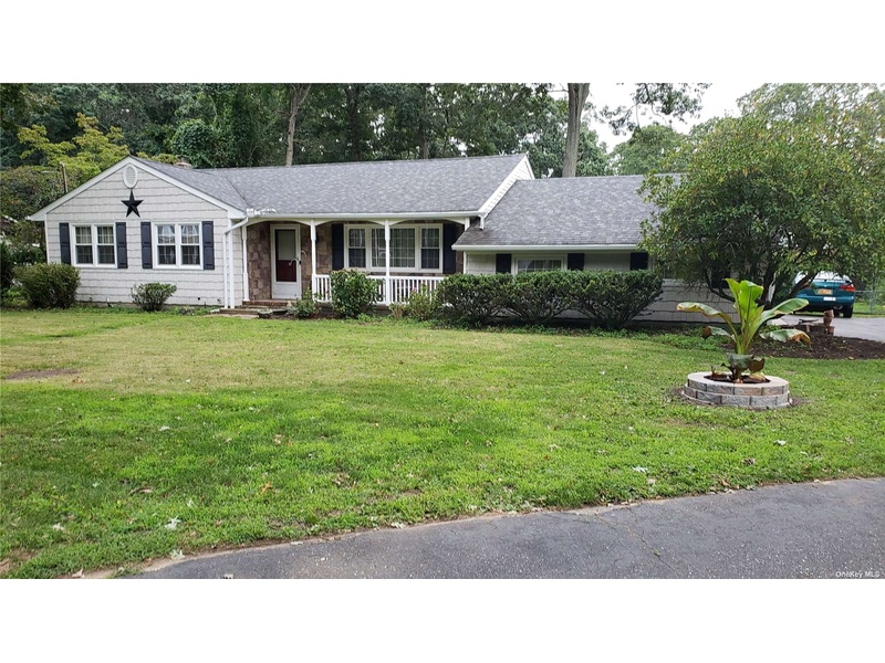 22 Fairway Drive, Middle Island, NY, 11953 3 BR for sale, Residential