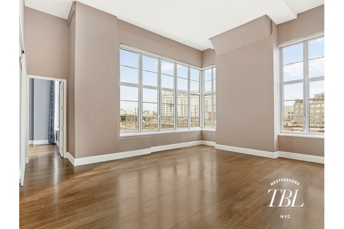 Designers Dream - Exceptional One Bedroom/Home Office -Convertible Two Bed