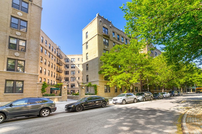 Some Trendy Spots in Riverside Drive