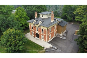 Welcome To 'Hawkstone Manor' In Old Charm Historical Hawkestone, Oro Medonte.