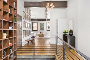 Residence 3LK offers true loft living in the heart of Chelsea.