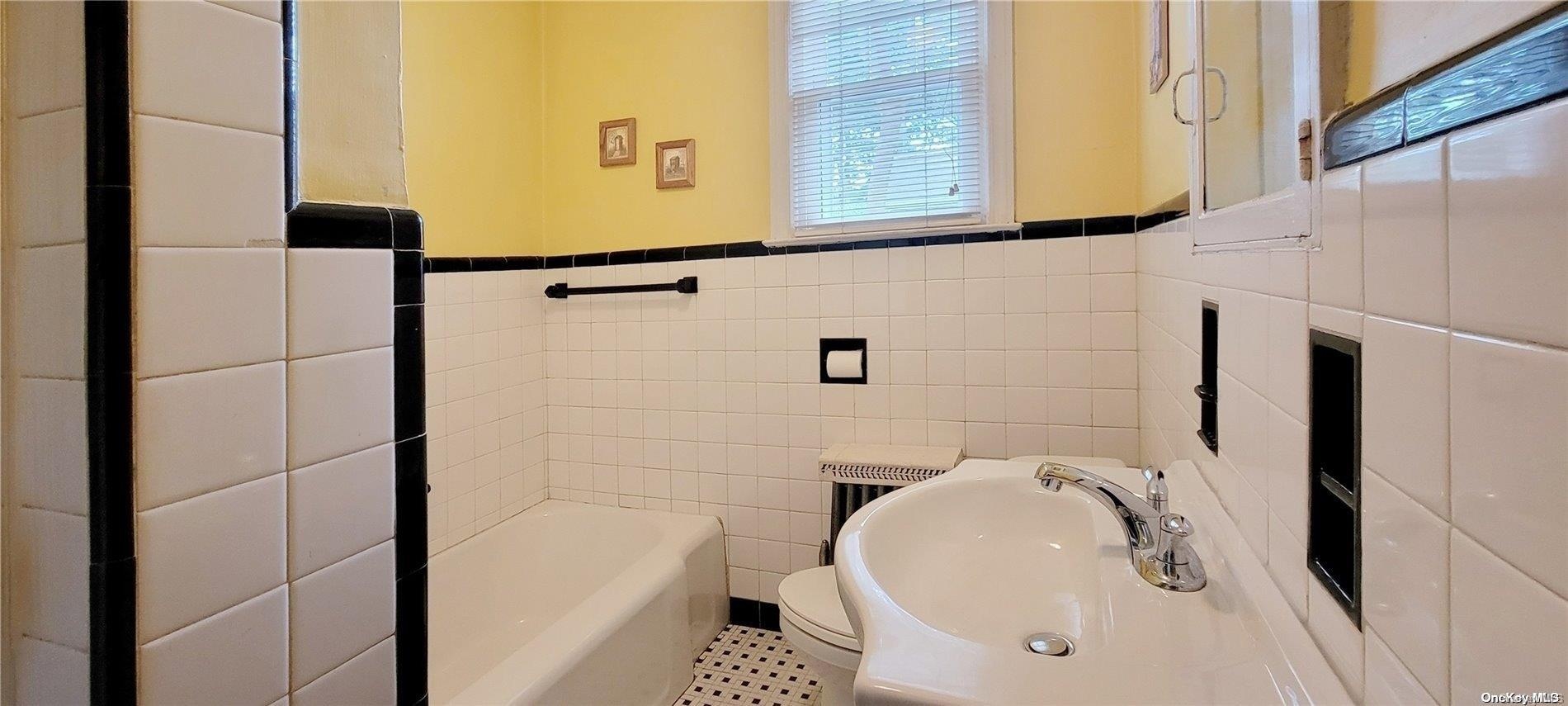 Full Bath With Tub