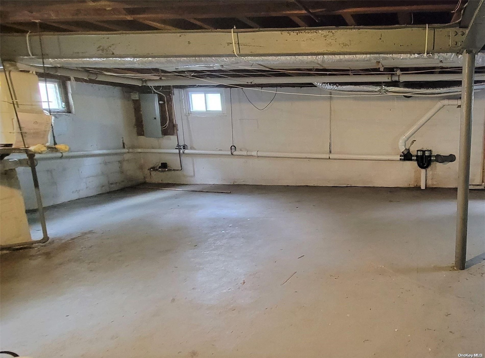 Full Basement W/Steel BeamSupport Support