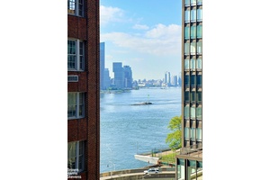 Beekman Jewel with River Views !