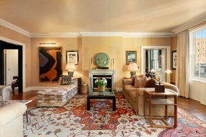 Perfectly located on East 63rd Street, this expansive five bedroom apartment at 570 Park Avenue offers an extraordinary combination of luxury, space, and sophistication.