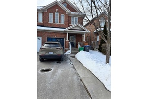 Beautiful, Bright and Spacious 4 Br House in Most Sought After Neighbourhood in Brampton.