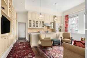 12 Foot Ceilings, River Views, Excellent Condition Off a semiprivate elevator vestibule on a high floor, you are welcomed to apartment 12D.