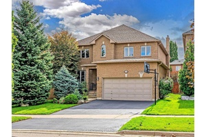 Beautiful 2 storey executive 4 1 bedroom 5 bathroom detached home on one of the best streets in the prestigious Flamingo neighbourhood in Thornhill.