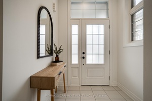 Stunning 4 bdrm, 2. 5 bth, 2532 sq ft detached home in Upper Joshua Creek, Oakville.