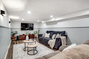 Immaculately maintained amp ; updated home in Glenview East !