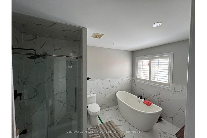 Stunning Waterloo Model Built by Remington in High Demand Churchill Meadows Area !