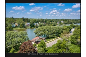 Great 2 bedroom, 2 bathroom condo in beautiful downtown Stratford overlooking Lake Victoria.