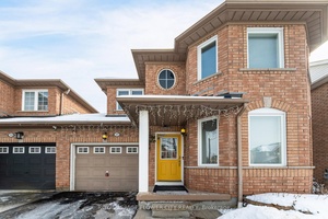 A beautiful Linked home at the price of Semi Detached House located in the charming Churchill Meadows community, Tastefully renovated by spending top dollars upgrading hardwood kitchen with granite countertop, ...