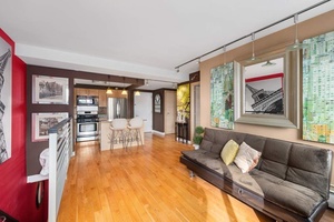 MINT CONDITION 1 BED DUPLEX WITH A MASSIVE PRIVATE OUTDOOR SPACE !