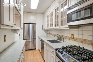 Sunsplashed and cheerful, this oversized one bedroom corner home is perched on the 8th floor, boasting stunning Chrysler Building views.