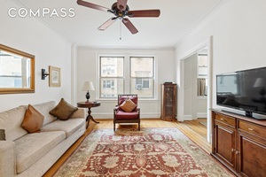 This pre war one bedroom in one of Murray Hill s most coveted buildings, welcomes you as a full time resident or for use as a pied a terre.