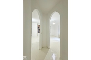 Priced to Sell ! A rare opportunity for a most exceptional live work ground floor studio on Central Park West, located in one of the original historic Artist Colony buildings, ...