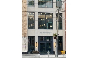 Close to Hyatt Regency, Tiff Lightbox, Mirvish Theatre, Roy Thompson Hall, Toronto Convention Centre, Rogers Centre, Ripleys Acquarium
