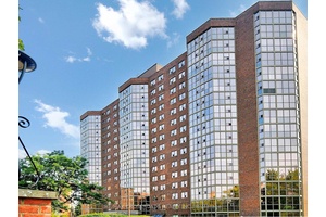 Sought after location at heart of Richmond Hill, beautiful 2 1 sun filled unit over 1200 s.