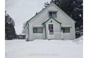 Excellent Location welcome Family or Students 4 Bedroom and 2 Bath, 6 Parking Around 2000 sqft Two Story Freehold, Main floor Hardwood Flooring Through, Fill The Space With Natural Light ...