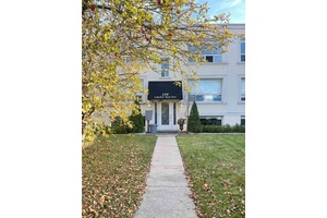 AVAILABLE APRIL 1st. Well maintained, small boutique building located in the heart of Port Credit has a rarely available one bedroom unit that is on the half lower level and ...