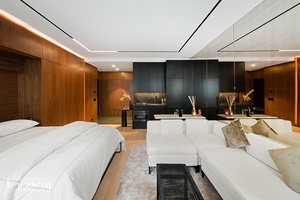 A JEWEL ! ! ! Don t miss this rare opportunity to own a spectacularly renovated studio apartment in the legendary Ritz Tower.