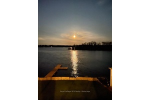 Morning Coffee on the water front deck watching the sunrise The peaceful tranquility of Chelsey Lake in the morning will set the mood for the day.