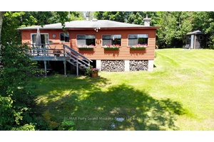 Full of rustic charm and happy memories, this beloved cottage is ready for a new chapter, yours !