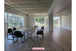 CALLING ALL DOCTORS ! Prestige modern 6 storey mixed use mid rise in fast growing Newcastle !