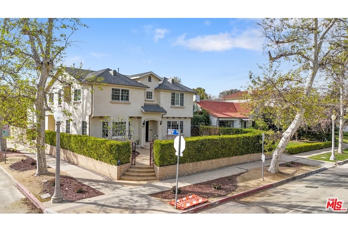 Gated and Hedged Corner Location