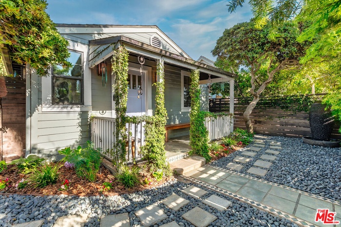 Unit 1016 Front Porch