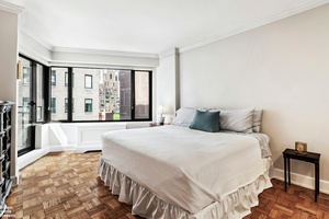 This immaculate 1bd 1bth has river views and home sweet home charm.