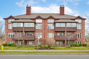 Spacious 2 bedroom, 2 bathroom condominium located on a historic and very pretty street in Collingwood with century homes.